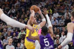 九游这也行？东契奇在湖人比赛中逆转拉齐奥队长鼓劲备战全明星赛，集结日犹他爵士调整名单以备NBA总决赛的简单介绍